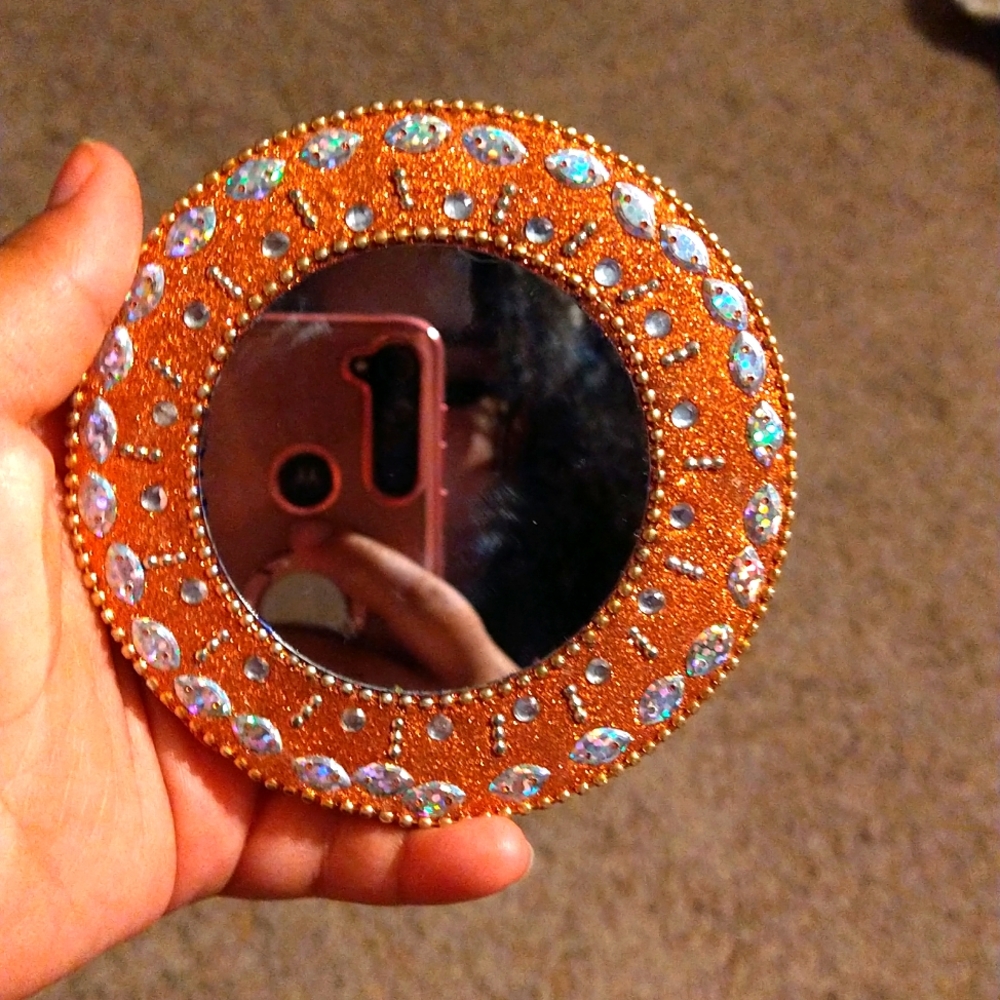 Sparkling small mirror 🪞